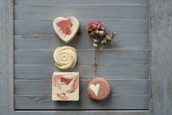 Mydlove - Tuhý šampón s gerániovou ružou