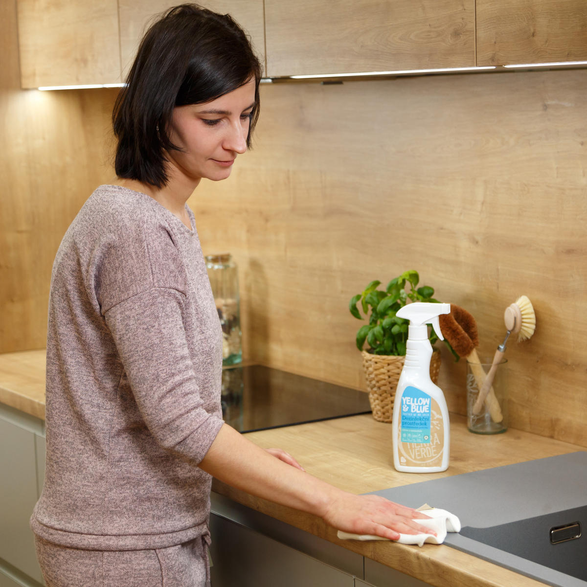 Tierra Verde - Dezinfekčný prostriedok na umývateľné povrchy s citrónovou a levanduľovou silicou (rozprašovač 750 ml)