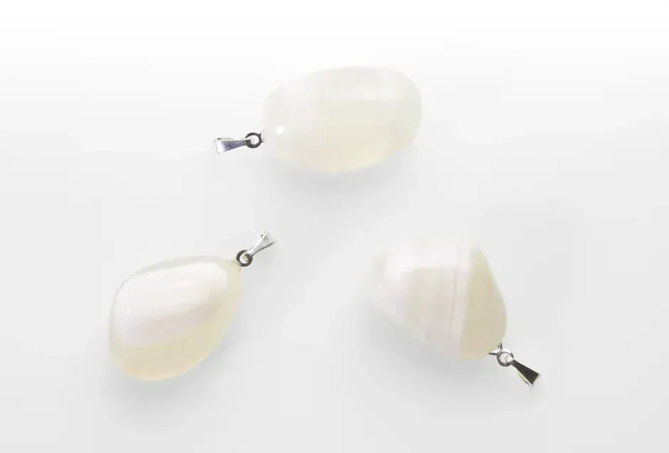 Prívesok - Achát biely troml