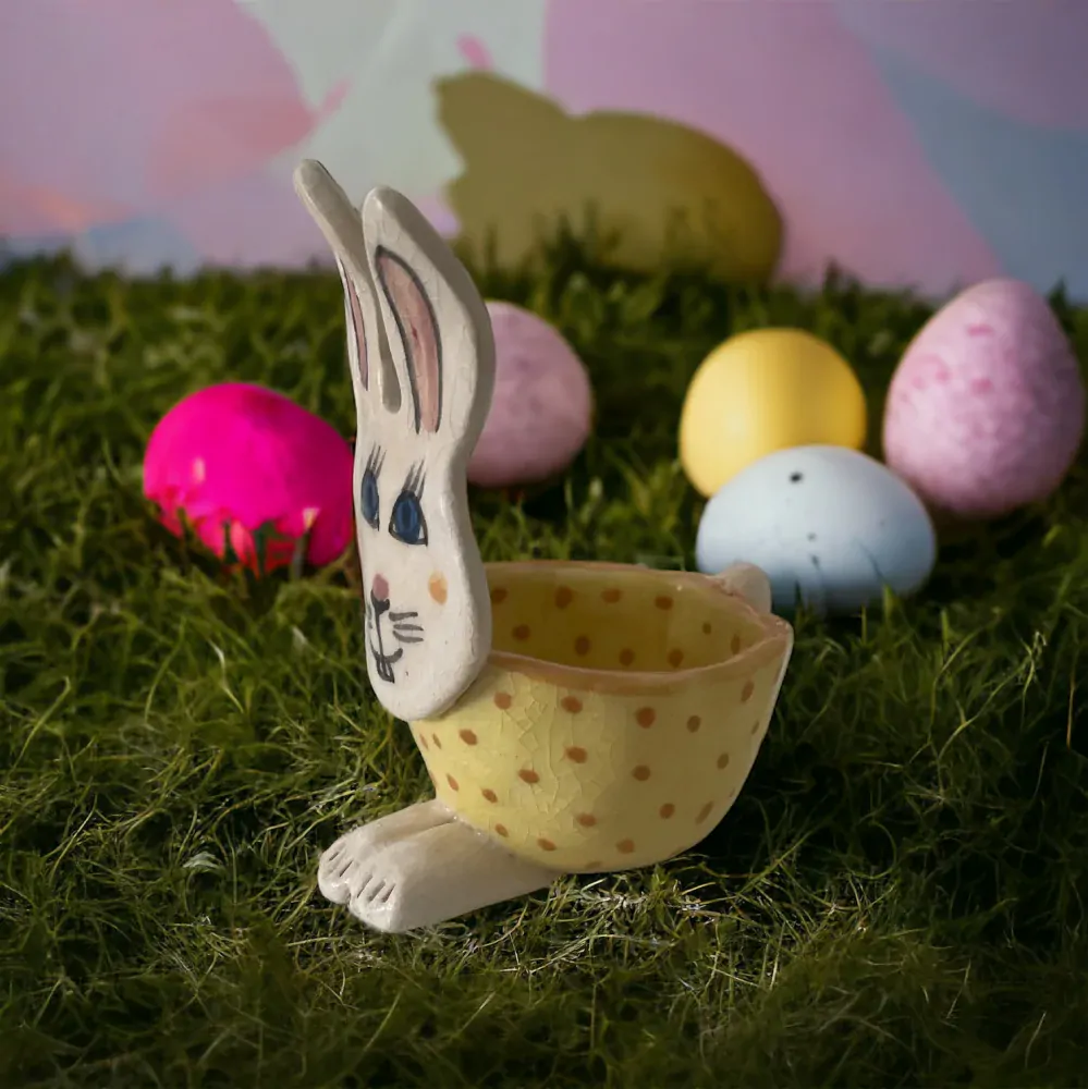 Hand - made - Keramický Veľkonočný zajko – Strážca kraslice