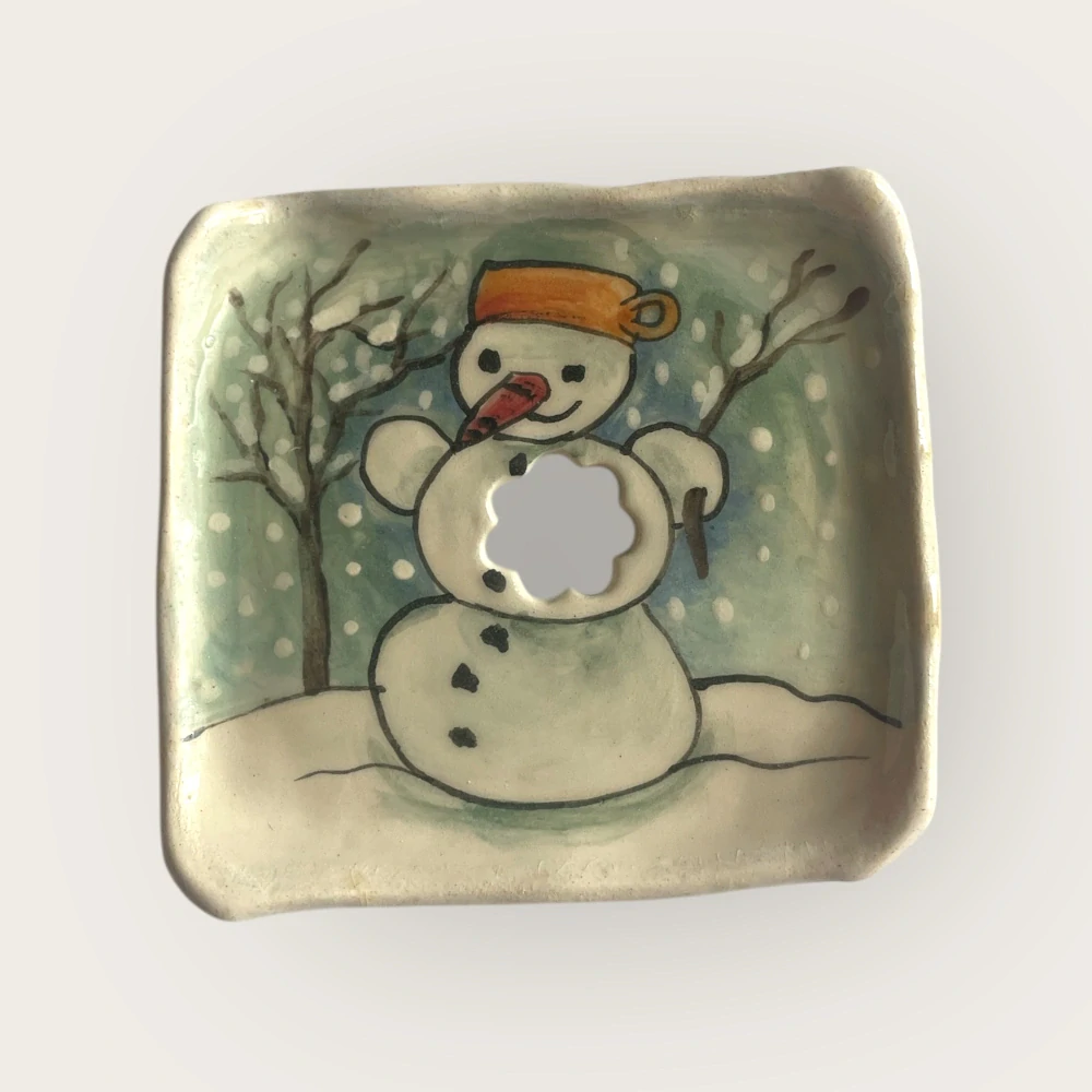 Hand - made - Mydelnička Snehuliak v zasneženej záhrade