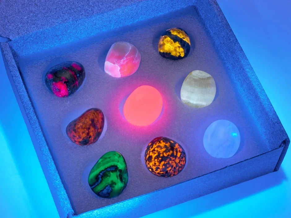Zbierka tromlovaných kameňov - Mincool® Fluorescenčné minerály