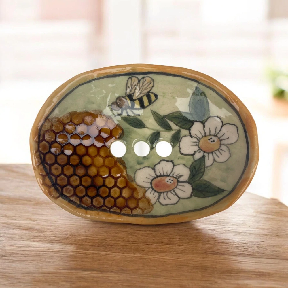 Hand - made - Mydelnička Včielka v kvietkoch