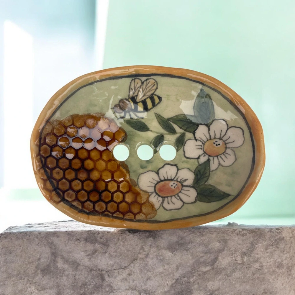 Hand - made - Mydelnička Včielka v kvietkoch