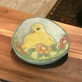 Hand - made - Keramická Veľkonočná miska – Húsatko v jarnom objatí