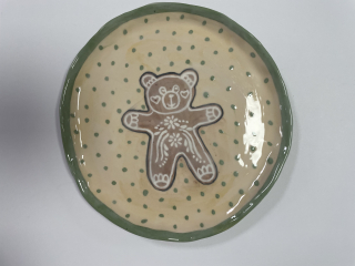 Hand - made - Keramická tácka „Medovníkový macko“