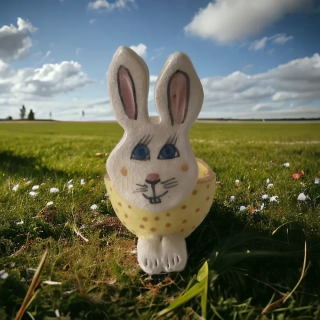 Hand - made - Keramický Veľkonočný zajko – Strážca kraslice