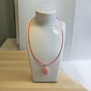 Viacstrunový oceľový náhrdelník s tromlovaným príveskom z ružového Opálu, červený, 42cm