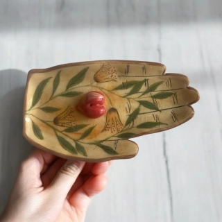 Hand - made - Stojan na vonné tyčinky, Ruka so srdcom