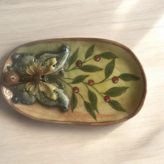 Hand - made - Stojan na vonné tyčinky, Motýľ a bobuľky