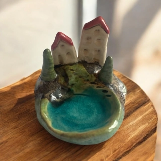 Hand - made - Keramický svietnik Toskánska dedinka pri jazierku