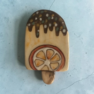 Hand - made - Keramická brošňa Citrónový nanuk