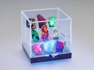 Zbierka- Galéria fluorescenčných minerálov 55mm